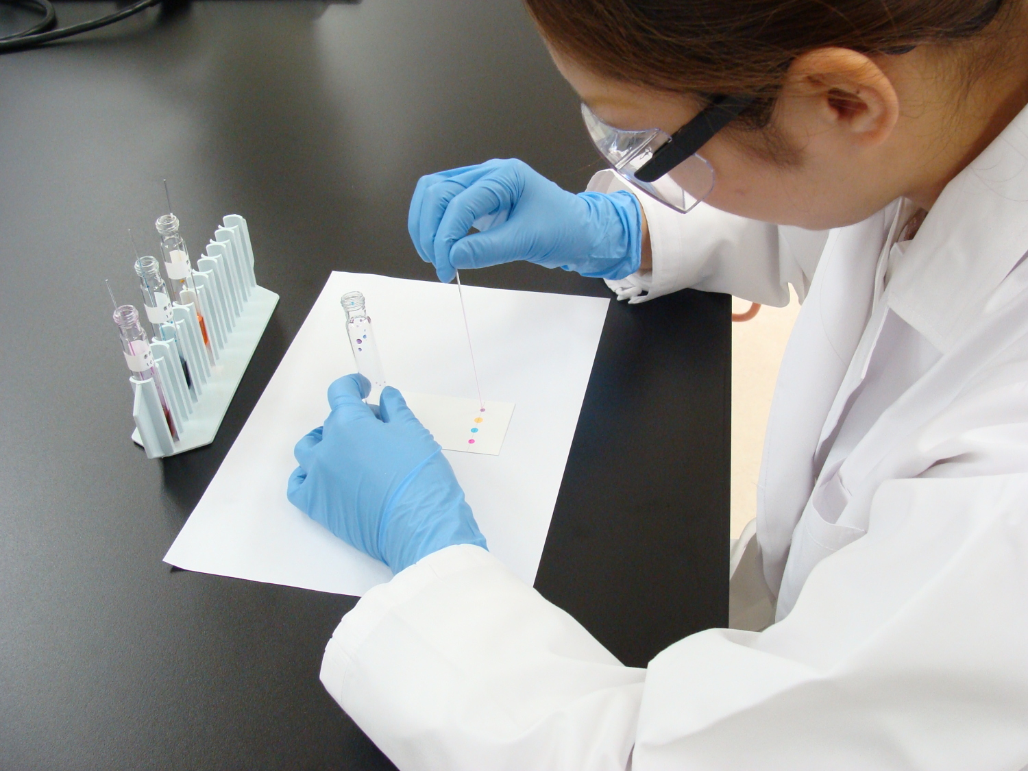 転籍実績あり/第二新卒歓迎!化学の知識が活かせる!医薬品・化粧品原料の分析