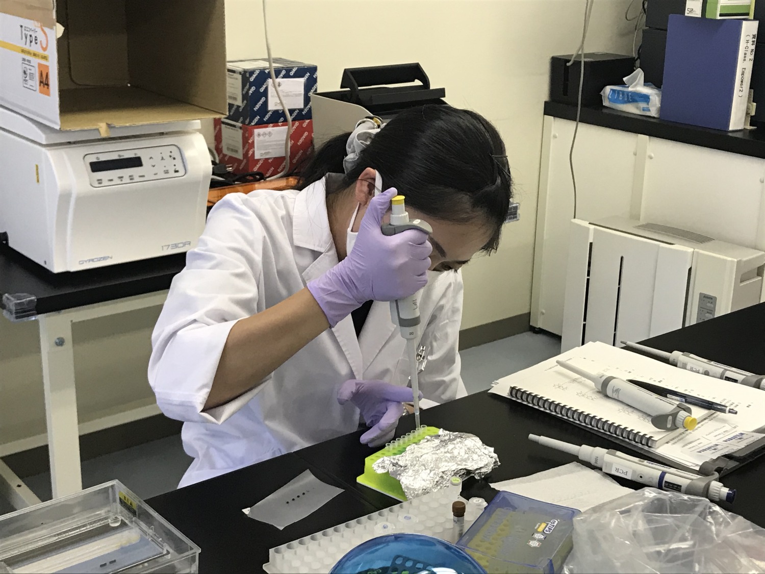 誰もが知る大手食品メーカーでの理化学分析/綺麗なオフィスで職場環境も良好
