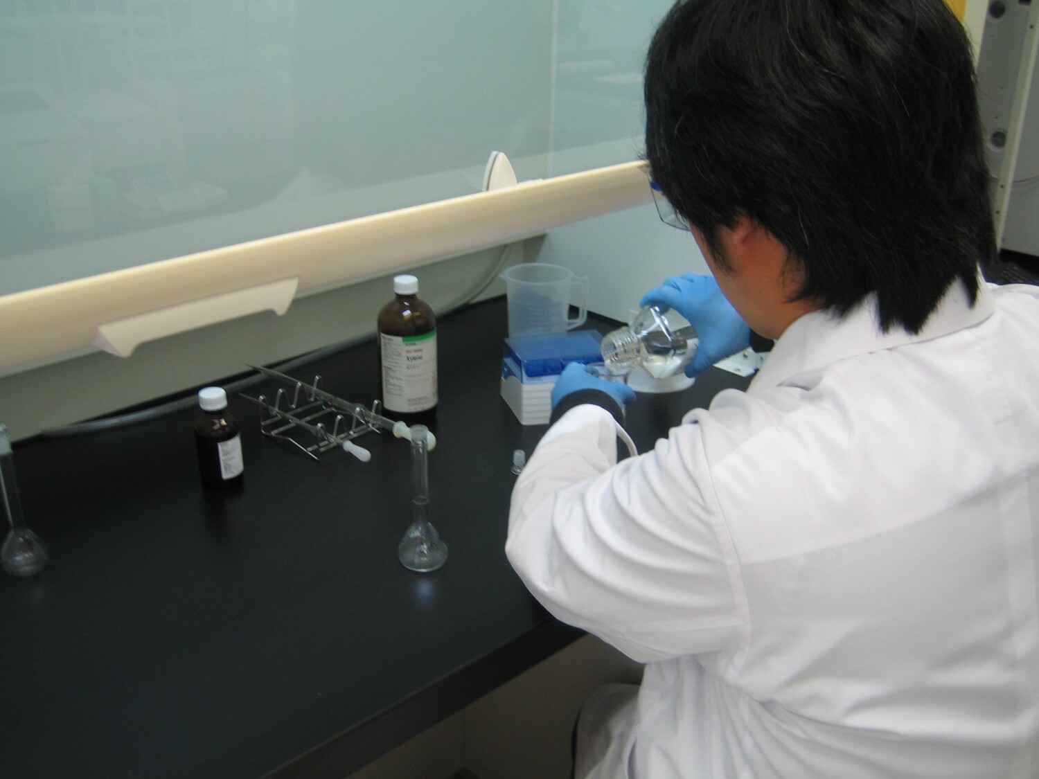 点眼薬の調剤及び製剤評価のお仕事
