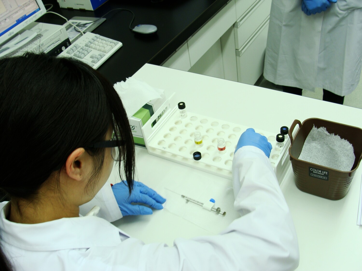 医薬メーカーでの物性評価試験