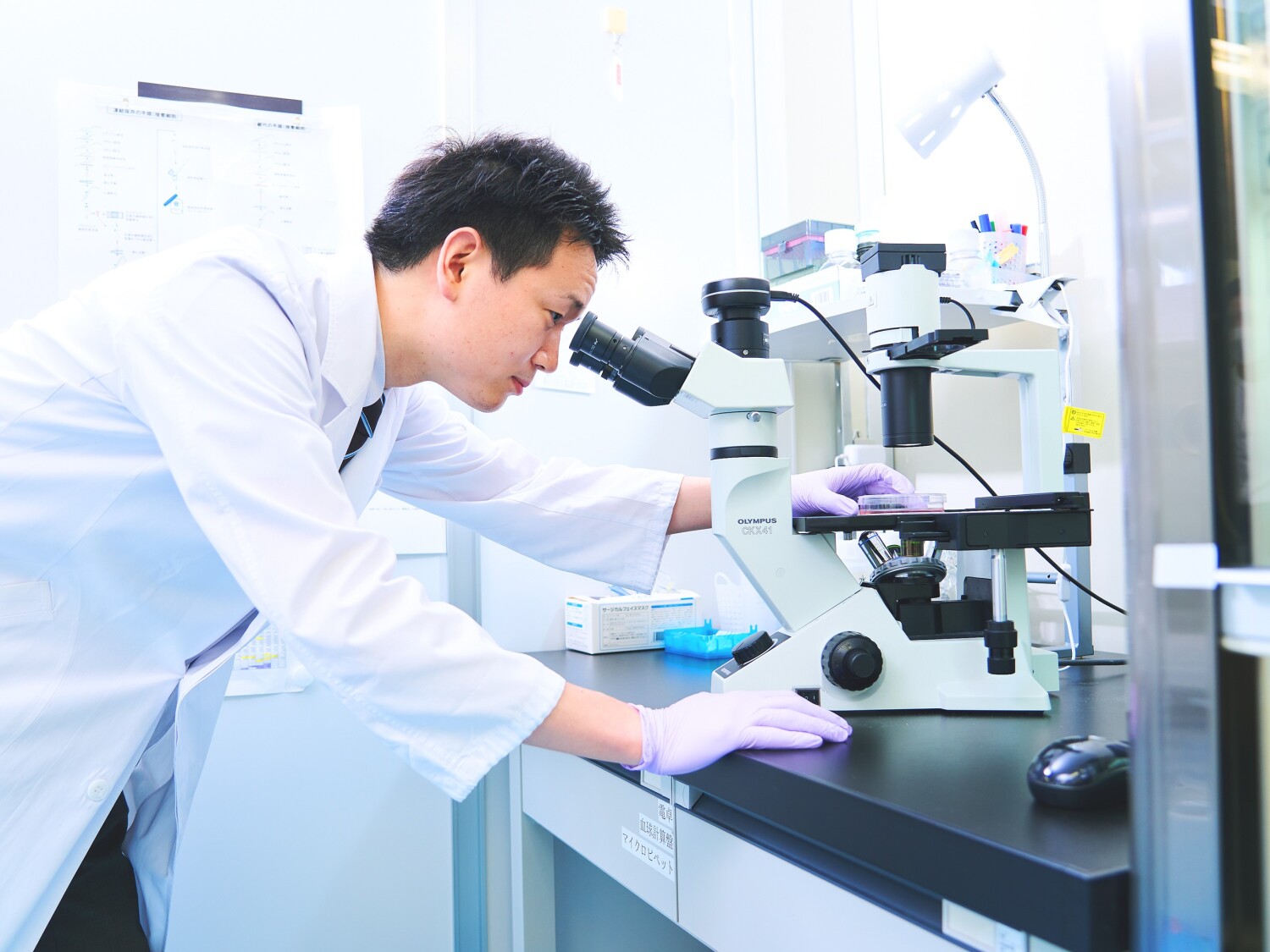化学メーカーでの分析測定業務(原材料や水質など)