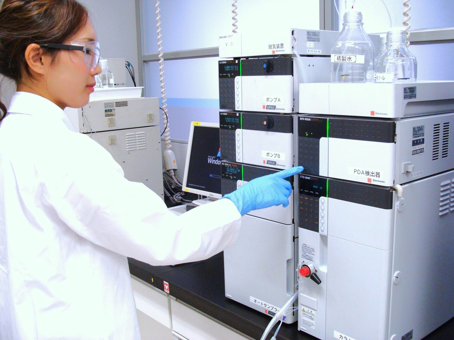 HPLCなどを使用した理化学試験(医薬品の分析)