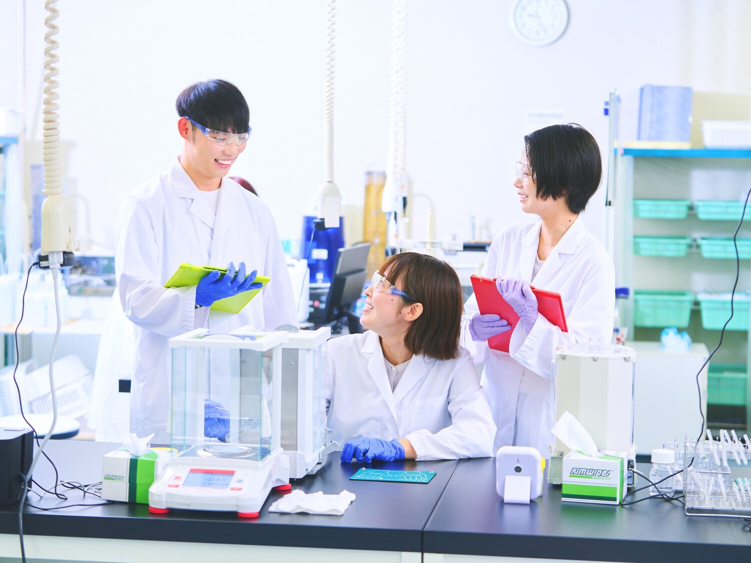 国立大学における理化学分析・測定実験補助