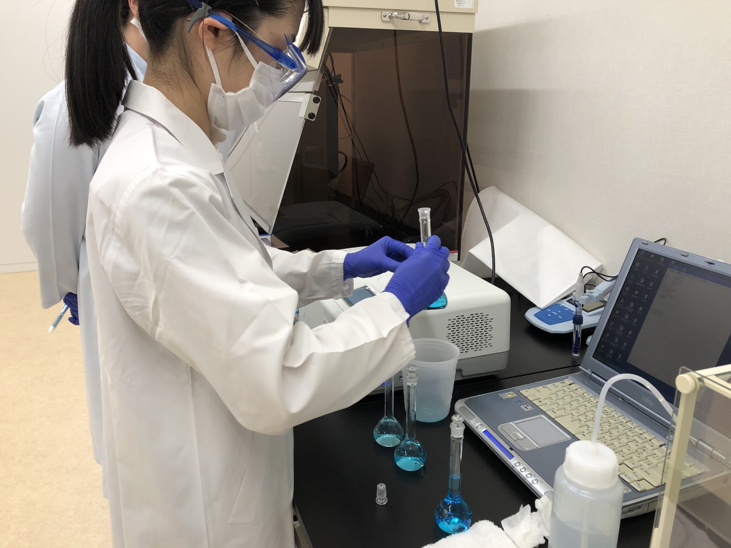 化学メーカーでの品質管理業務