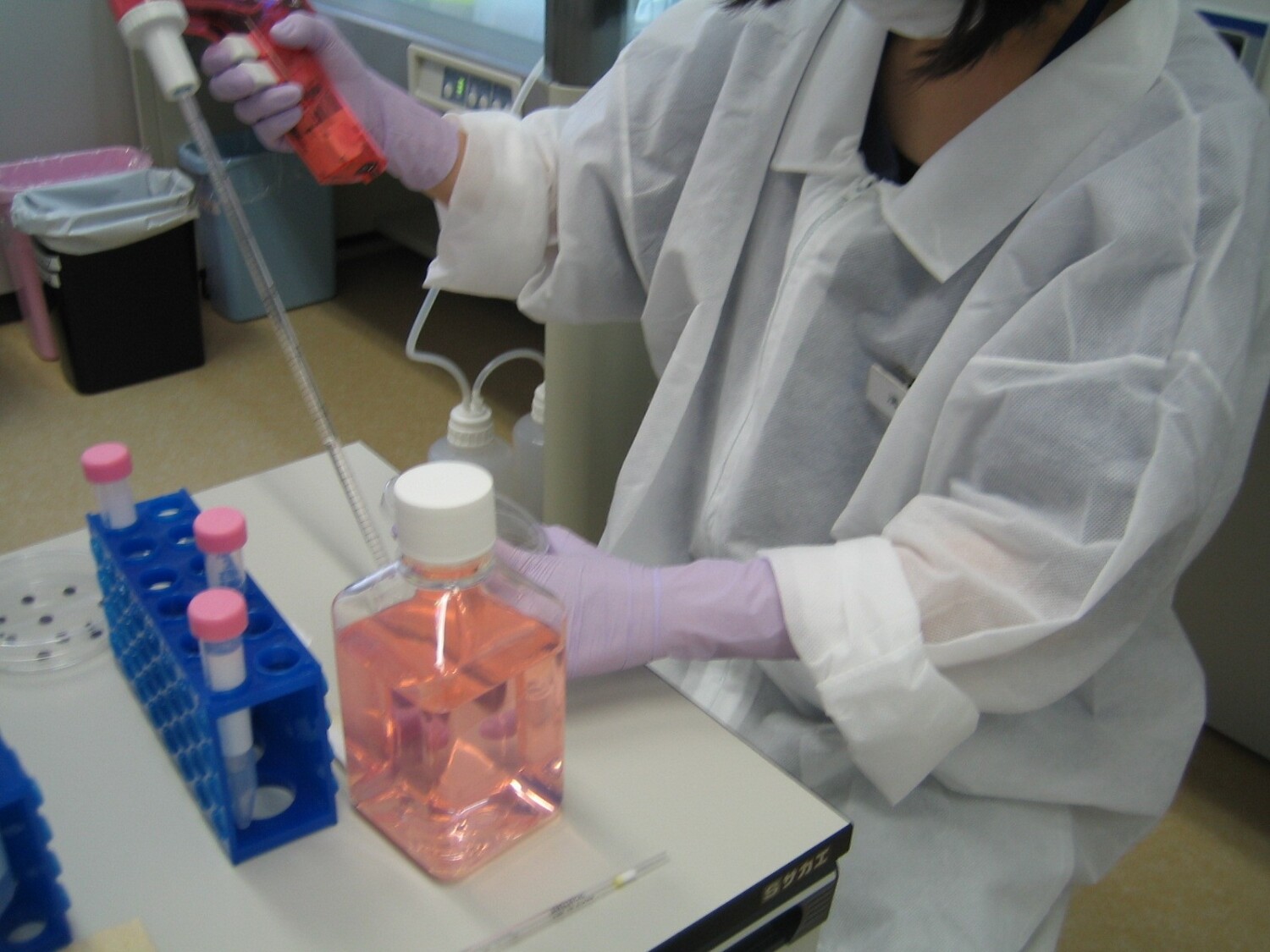 製薬メーカーでの錠剤開発