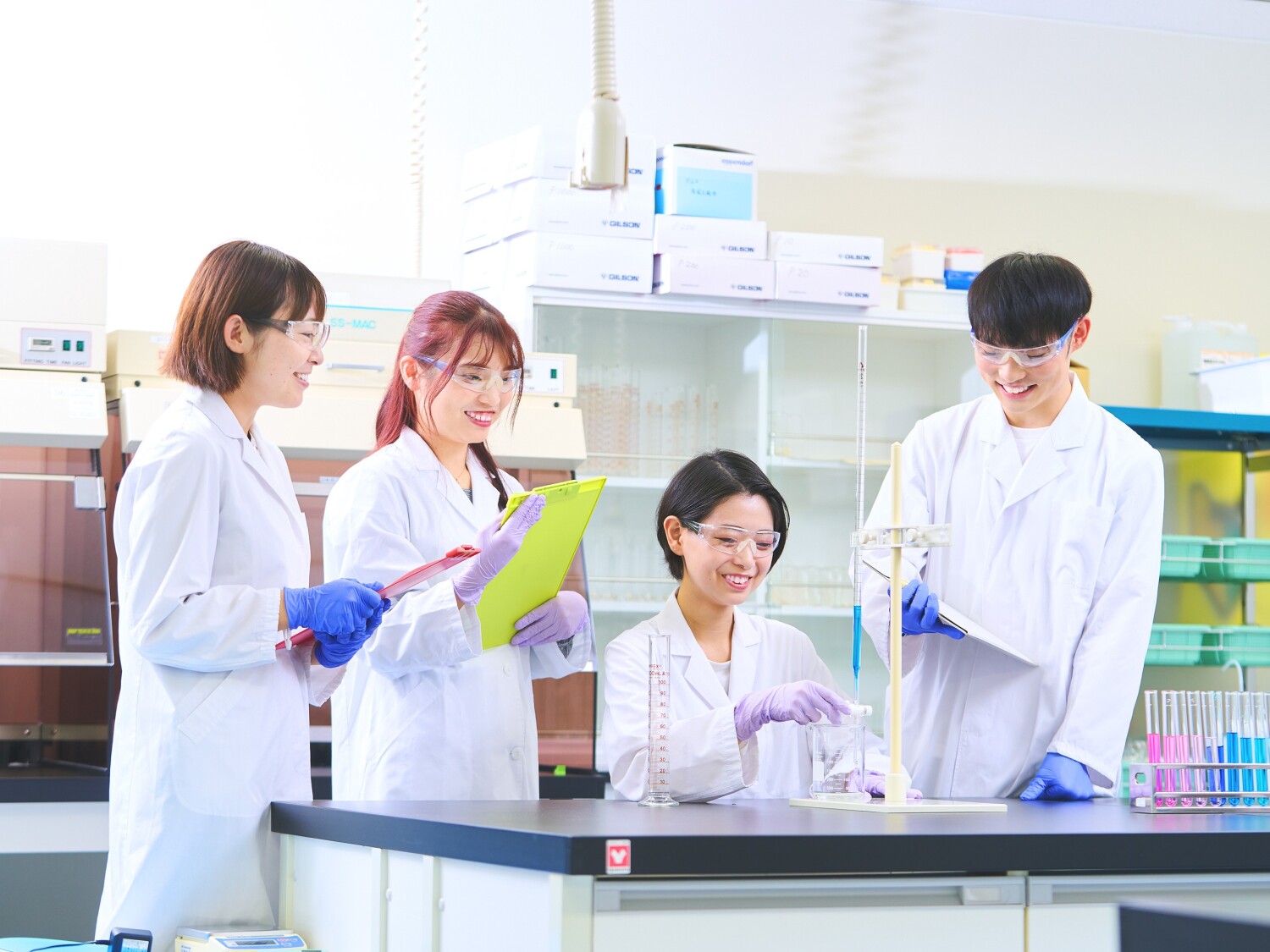 【大阪市中央区】化学薬品の秤量・試験準備サポート／駅チカ通勤便利／実務未経験歓迎
