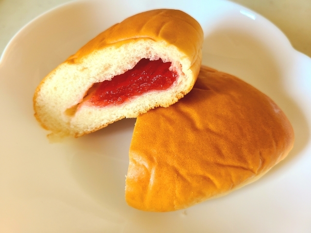 お菓子や菓子パンなどに使用する材料や商品の品質管理