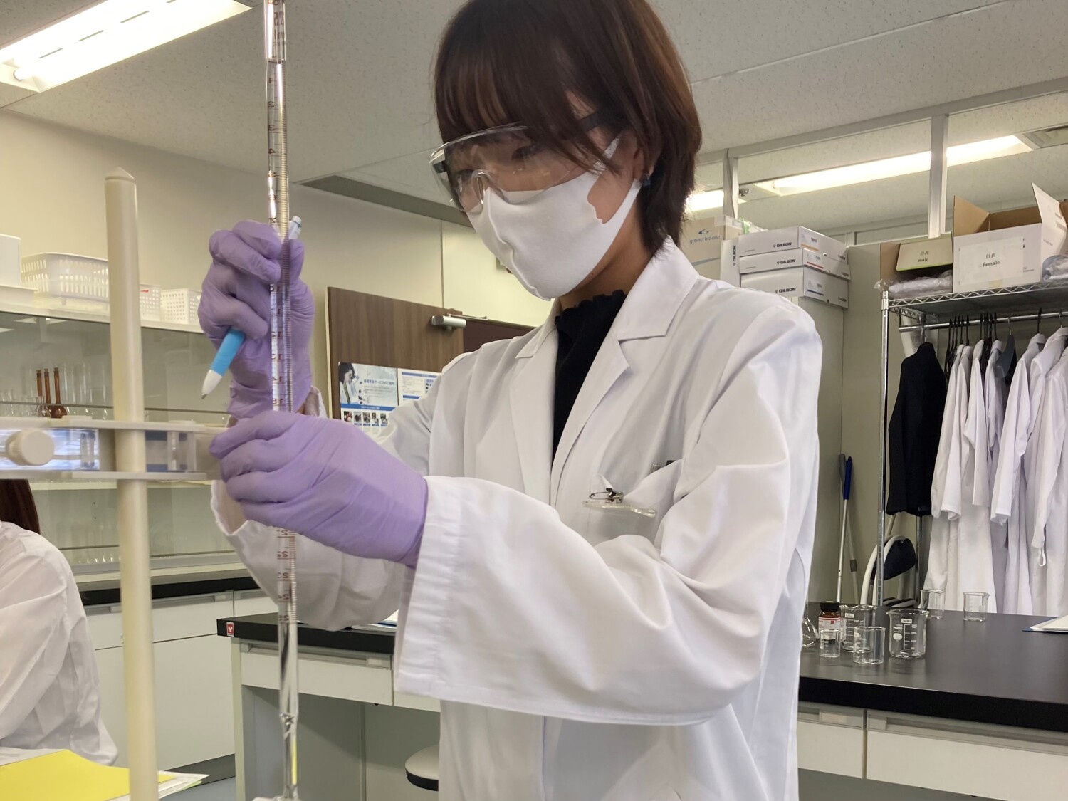 【尼崎市】大手化学メーカーで塗料の分析評価