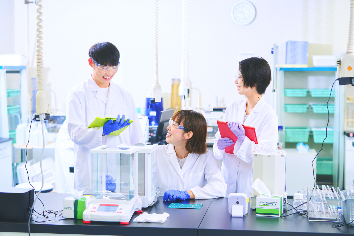 【大阪市此花区】機器分析(LC・GC使用)/送迎バスあり/残業少なめ