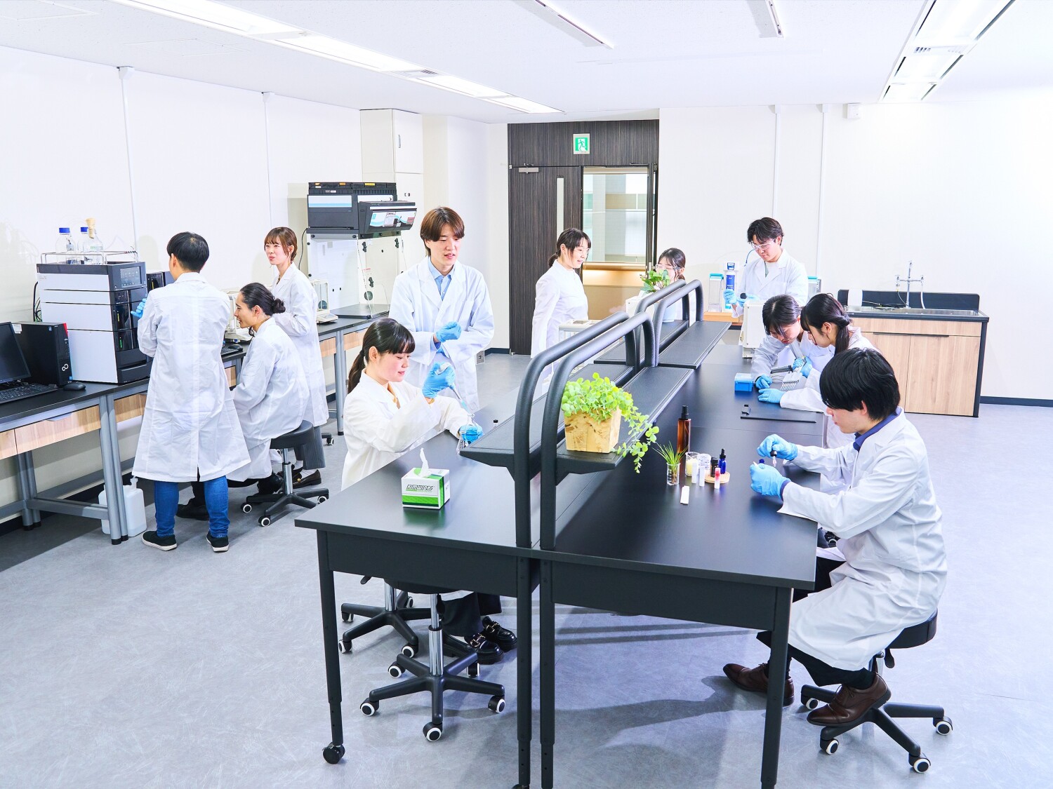 【尼崎市】受託企業で合成のお仕事／時給1600円以上／実務未経験の方OK／駅徒歩10分