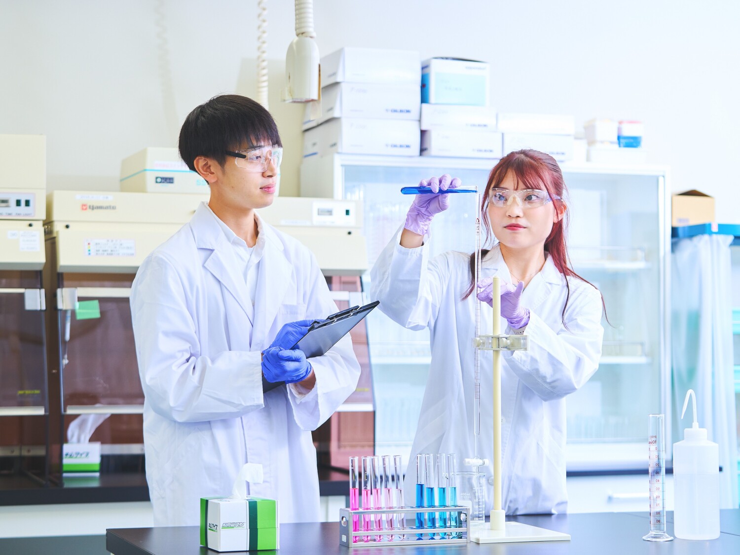 【生駒市】医薬メーカーで/点眼薬の機器分析/残業ほぼなし