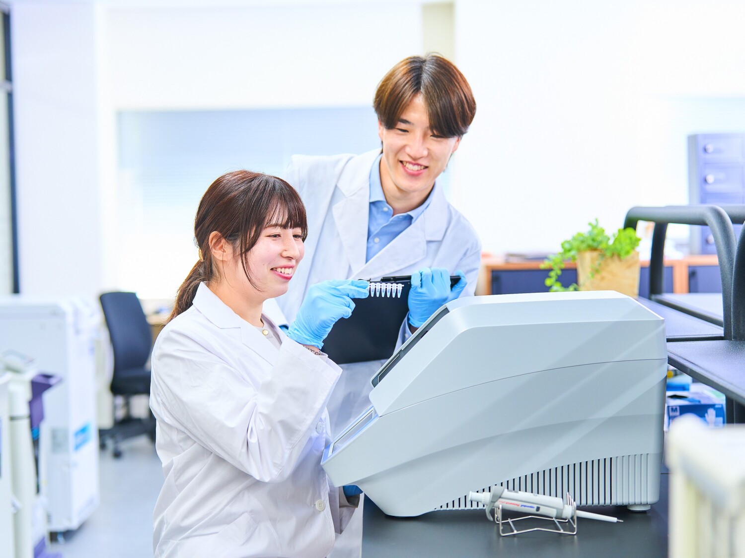 【富山市】電子材料の研究開発アシスタント|理系歓迎|実験補助スタッフ